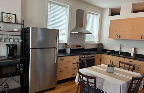 Brighton Park Apartamento | Historic feel, Modern comfort Walk to parks and food in beautiful Chicago