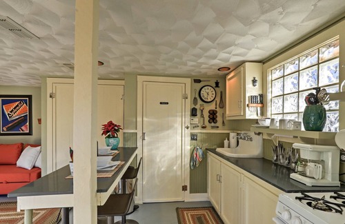 Fairmount Cabaña | ¡NUEVO! "The Quarters at Fairmount" Cottage w / Pool