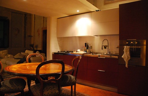 Arezzo Apartamento | Historic Frescoed Apartment with garden in the center of Arezzo