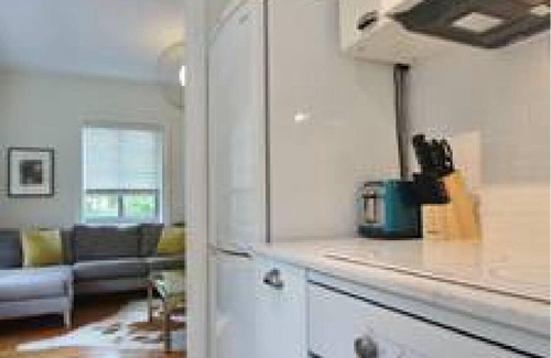 Northeast Miami Apartamento | Historic Garden Villa-Stand alone 2 BR cottage apartment. Modern period charm.