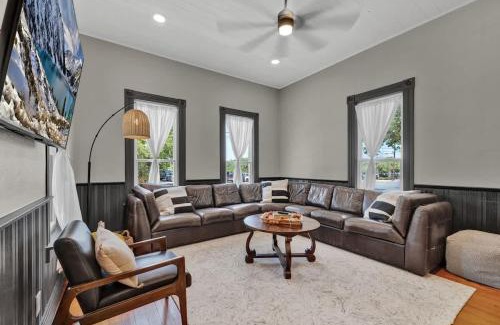 New Braunfels Casa | Historic Gem near Schlitterbahn