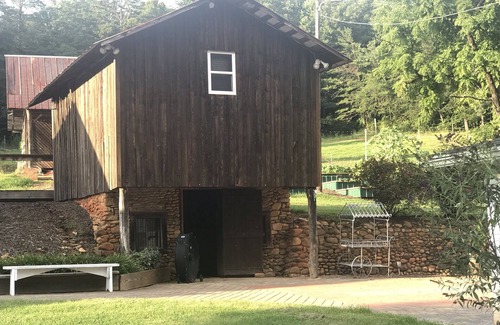 Lake Lure Cabaña | Casita Histórica del Grano