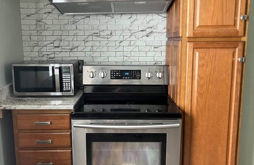 Roanoke Apartamento | Historic Grandin Village Near Black Dog Salvage
