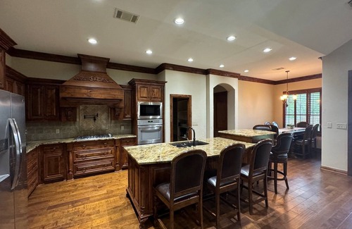 Grapevine Casa | Historic Grapevine 3-bedroom house 4 minutes walk to Historic main street.