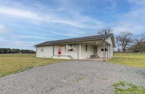 Higden Casa | Historic Greers Ferry Home Less Than 2 Mi to Shiloh Marina