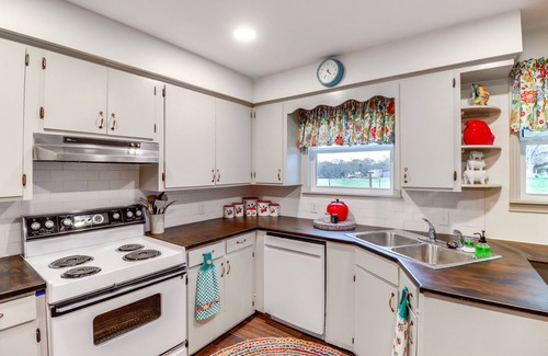 Higden Casa | Historic Greers Ferry Home < 2 Mi to Shiloh Marina