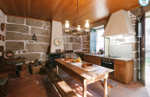 Vila Pouca de Aguiar Casa | Casa Histórica Alto Duero - 3 habitaciones, salones, comedor, chimeneas, jardín