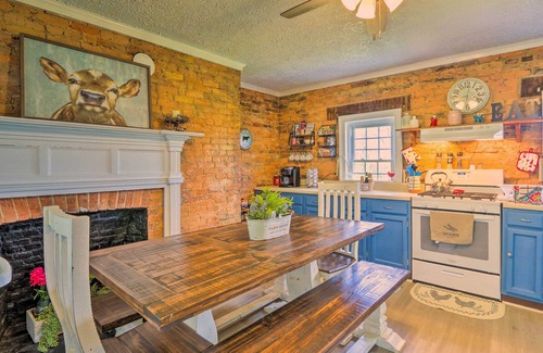 Fishers Hill Casa | Historic 'Hammond House' w/ Wine Country View!