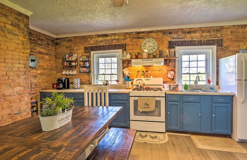 Fishers Hill Casa | Historic 'Hammond House' w/ Wine Country View!