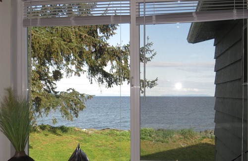 Campbell River Casa | Histórico Heritage Beach House con impresionantes vistas!