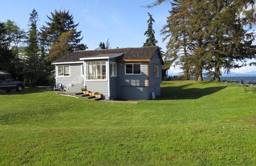 Campbell River Casa | Histórico Heritage Beach House con impresionantes vistas!