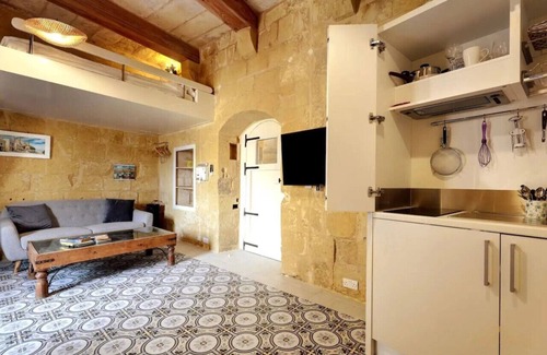 Victoria Apartamento | Historic Hideaway: 900-Year-Old Converted Studio
