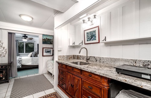 Liliha - Kapalama Casa | Historic Hillside Home 4 beds/4 baths
