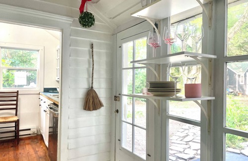 Milton Casa | Historic home, great yard & Walk to Dogfish Head Brewery!