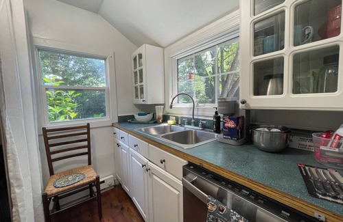 Milton Casa | Historic home, great yard & Walk to Dogfish Head Brewery!