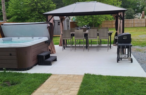Milton Casa | Historic home in downtown Milton w/hot tub. Quick drive to the Delaware beaches!