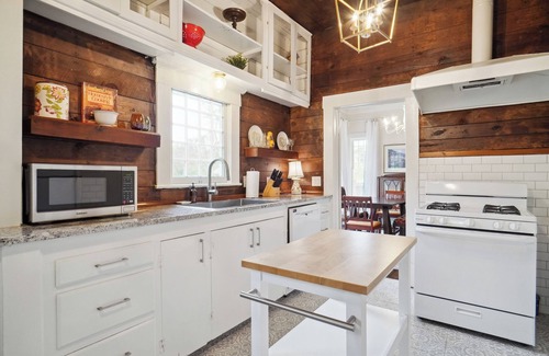 Fairmount Casa | Historic Home near - TCU/Dickies/Zoo/Museums!