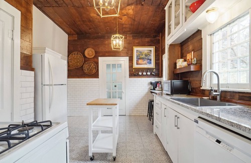 Fairmount Casa | Historic Home near - TCU/Dickies/Zoo/Museums!