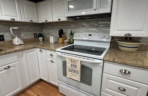Paris Casa | Historic home nestled in the heart of horse and wine country. Kids/pet friendly!