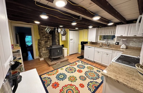 Paris Casa | Historic home nestled in the heart of horse and wine country. Kids/pet friendly!