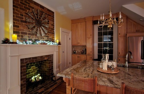 Milton Casa | Historic home, Sleeps 10, VIR 2 miles,Hyco lake 8 mi., Fire Pit, Historic Milton