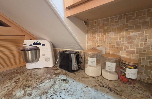 Milton Casa | Historic home, Sleeps 10, VIR 2 miles,Hyco lake 8 mi., Fire Pit, Historic Milton
