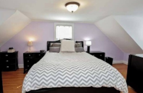 St. Charles Casa | Historic home steps from downtown St. Charles & Pet Friendly!