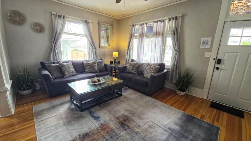 Colorado Springs Casa | Historic Home w/Pikes Peak Views
