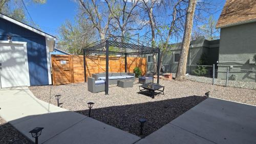 Colorado Springs Casa | Historic Home w/Pikes Peak Views