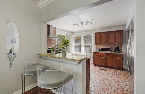 Springfield Casa | Historic Home with Vintage Charm in Springfield