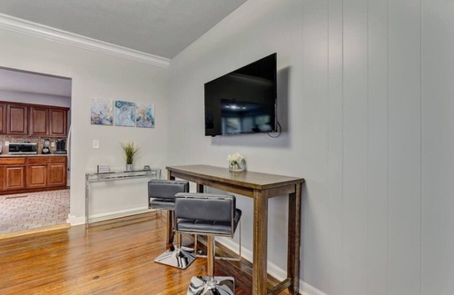 Springfield Casa | Historic Home with Vintage Charm in Springfield