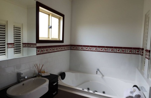 Newmerella Cama Y Desayuno | Historic Homestead with amazing views and breakfast
