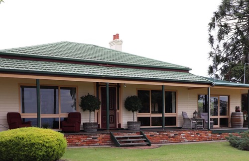 Newmerella Cama Y Desayuno | Historic Homestead with amazing views and breakfast