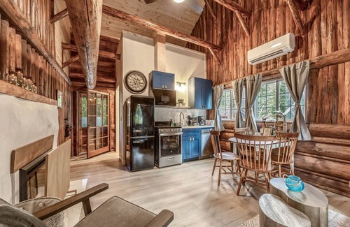 McKenzie Bridge Cabina | Historic Hoover Cabin in McKenzie Bridge near Loloma Lodge and Tokatee Golf Club