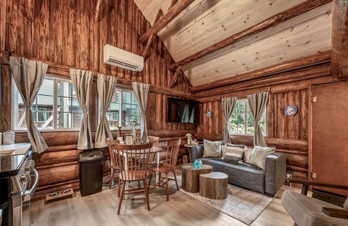McKenzie Bridge Cabina | Historic Hoover Cabin in McKenzie Bridge near Loloma Lodge and Tokatee Golf Club