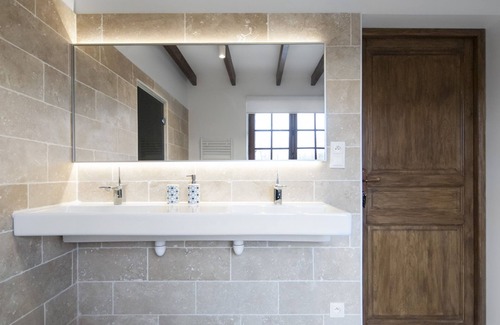 Eguilly Casa | Historic house with spa, sauna and hammam