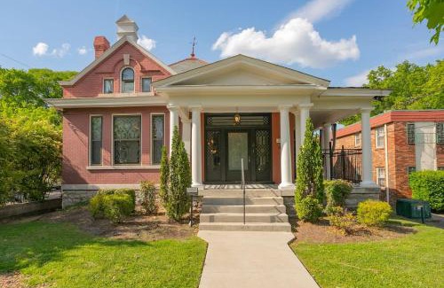 Hillsboro West End Casa | Historic Jewel Walk to Eats & Shops