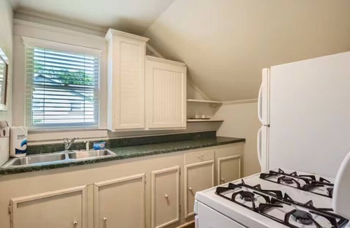 Old East Dallas Casa | Historic Junius:4 rooms + 2 Casitas