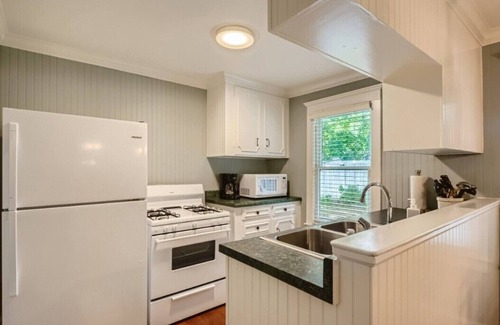 Old East Dallas Casa | Historic Junius:4 rooms + 2 Casitas
