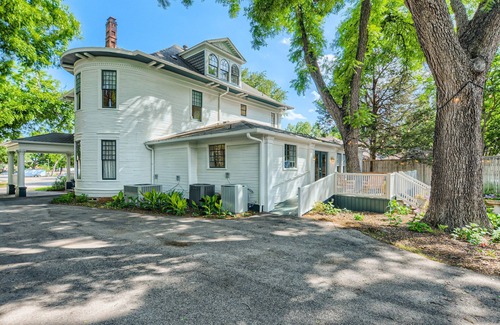 Old East Dallas Casa | Historic Junius:4 rooms + 2 Casitas