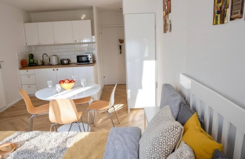 Kleparz Apartamento | Historic Krakow Studio: Balcony, Kitchenette & Walk to Attractions