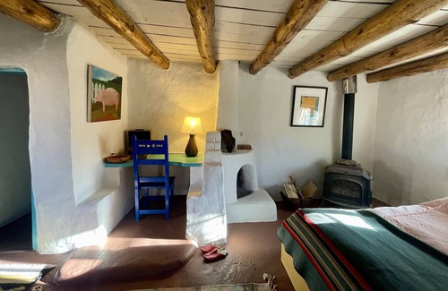 Taos Casa | Historic La Cumbre - Easy Writer House