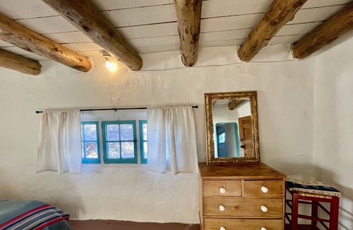 Taos Casa | Historic La Cumbre - Easy Writer House