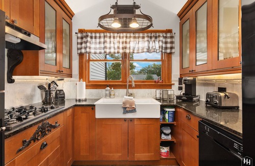 Lake Geneva Casa | Historic Lake Geneva 🏡. Walk 2 Everything! IN THE HEART OF DOWNTOWN!!