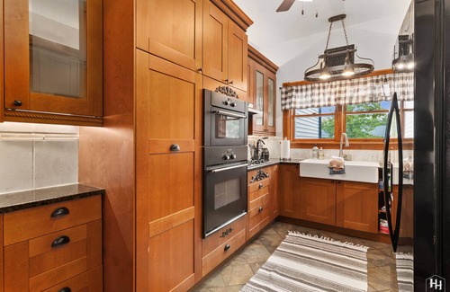 Lake Geneva Casa | Historic Lake Geneva 🏡. Walk 2 Everything! IN THE HEART OF DOWNTOWN!!