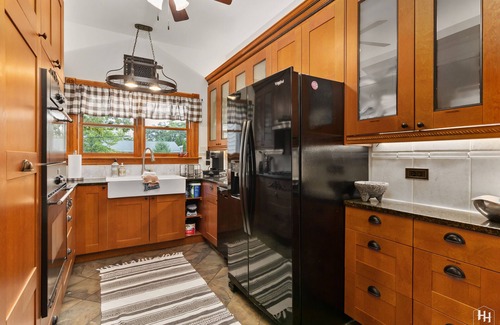 Lake Geneva Casa | Historic Lake Geneva 🏡. Walk 2 Everything! IN THE HEART OF DOWNTOWN!!