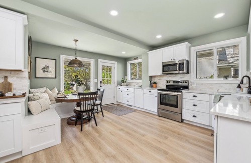 Lake Geneva Casa | Historic Lake Geneva Home | Walk to Beach & Downtown | Sleeps 16 + Pet Friendly