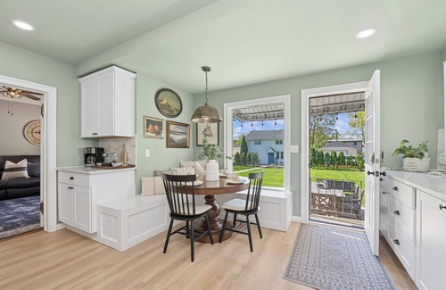 Lake Geneva Casa | Historic Lake Geneva Home | Walk to Beach & Downtown | Sleeps 16 + Pet Friendly