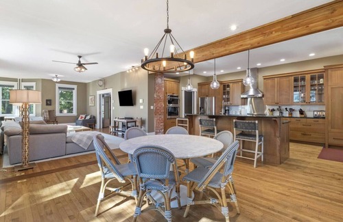 Historic Livingston Casa | Historic Livingston Castle: Victorian Retreat with Modern Comforts