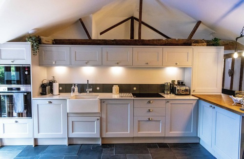 Maresfield Casa | Historic Luxury 18th C Listed Barn Apartment